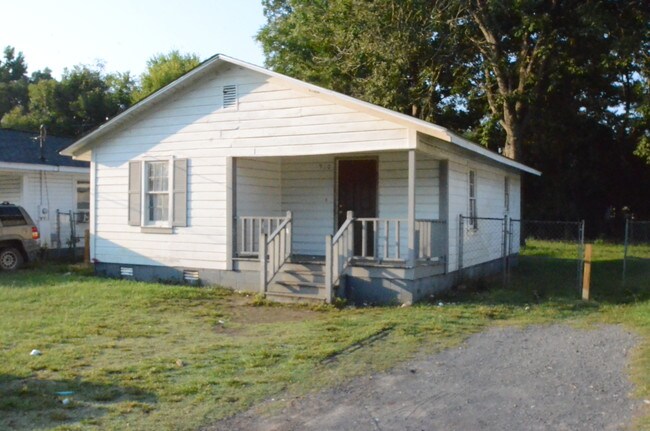 Primary Photo - 910 Carver St