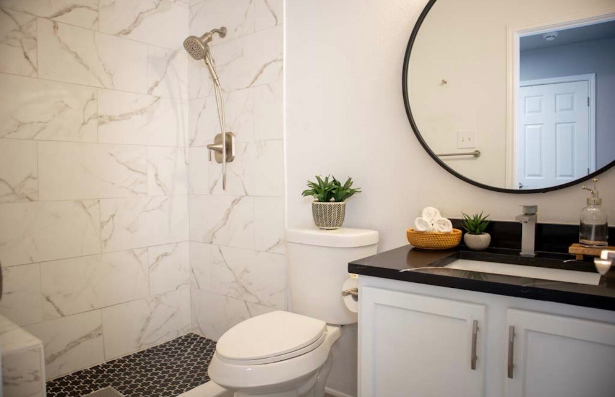 Building Photo - 9135 Granite Woods