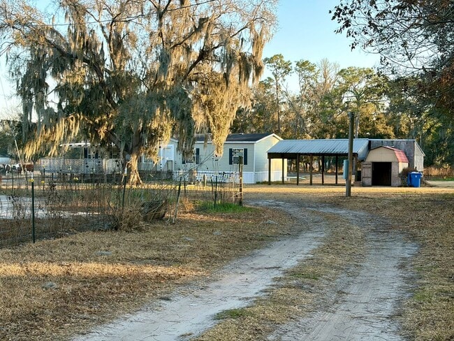 Building Photo - 3 bed/ 2 bath Beauty on 1 acre!