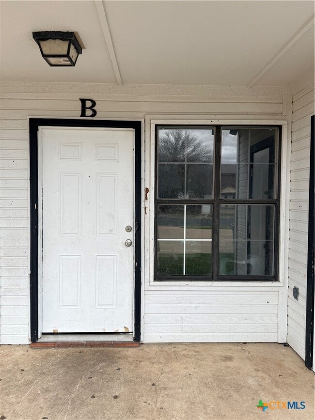 Building Photo - 203 W Mary Jane Dr