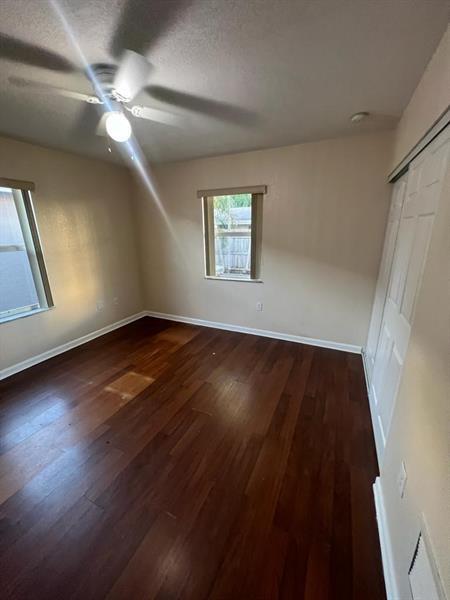 Building Photo - 319 NE 35th Ct