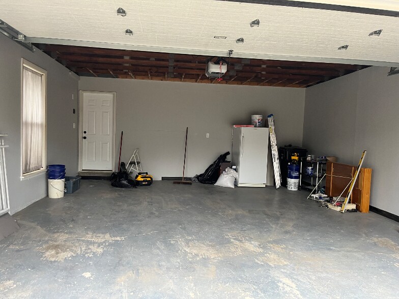 Building Photo - 592 May Valley Dr