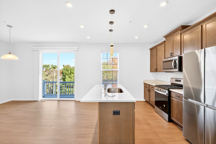 Building Photo - 600 Dana Dr