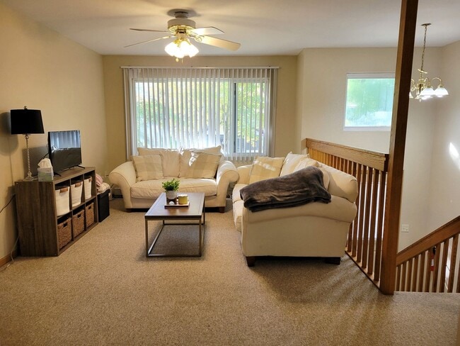 Building Photo - 5 Bedroom Duplex Unit