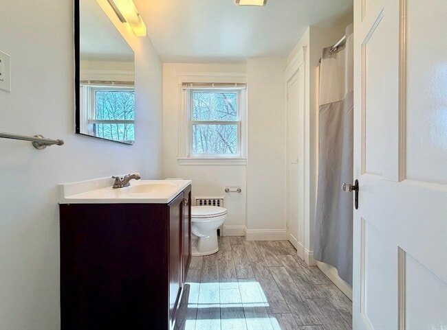 Building Photo - 38 Byron St