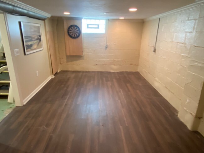 Building Photo - 1681 Sunset Ave