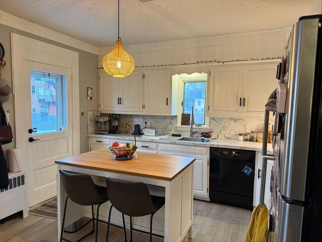 Building Photo - Charming 3 bedroom Apartment in Prime Lancaster City Location - HEAT INCLUDED!