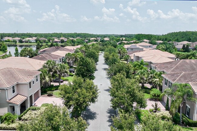 Building Photo - MOVE IN SPECIAL- Beautiful 3/3 w/ 2 Car Ga...