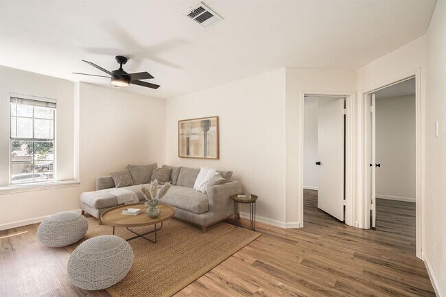 Building Photo - 8801 Piney Creek Bend