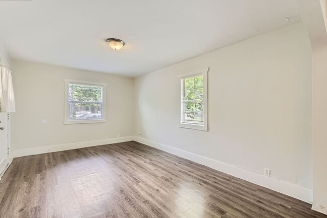 Building Photo - 3059 S Lincoln St