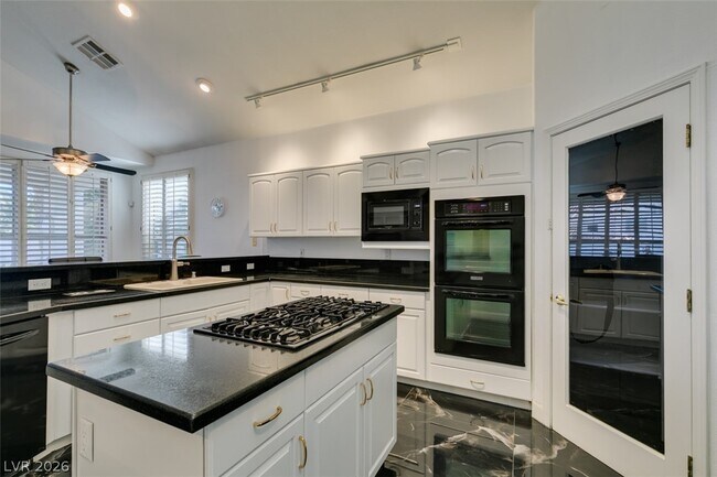 Building Photo - 174 Buena Ct