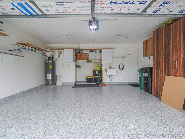 Building Photo - 4949 N Hwy A1A