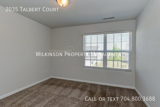 Building Photo - 2035 Talbert Ct