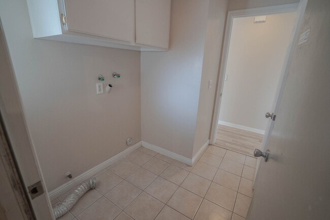 Building Photo - Charming Single-Story 2-Bedroom Home in Saugus!