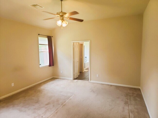 Building Photo - 1014 Spring Lakes Haven