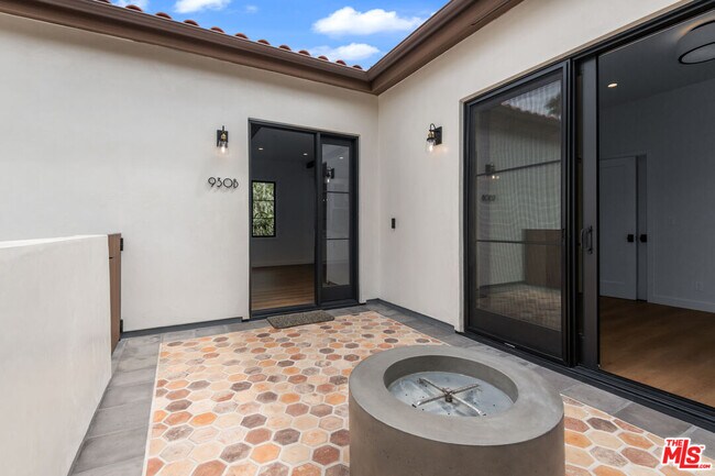 Building Photo - 930 Lincoln Blvd