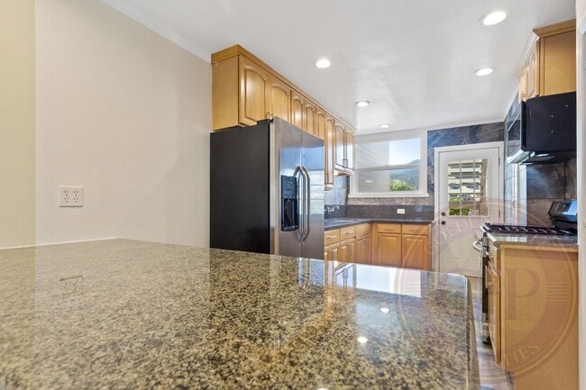 Building Photo - Collingwood Street - 450-452