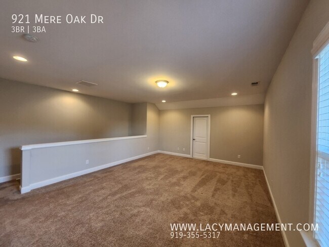 Building Photo - 921 Mere Oak Dr