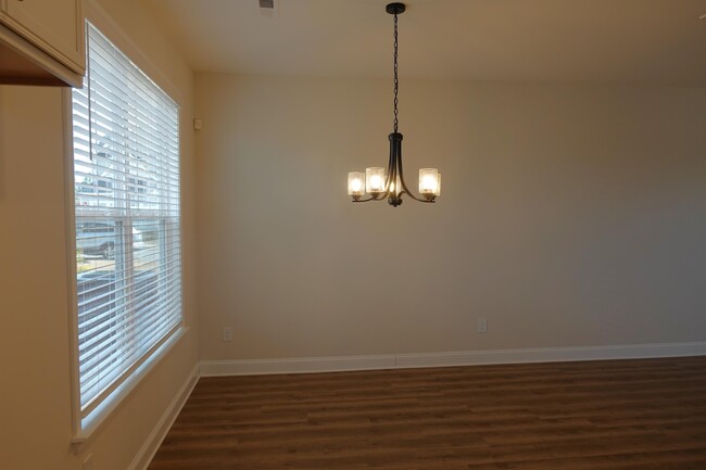 Building Photo - 107 River Trce Lp