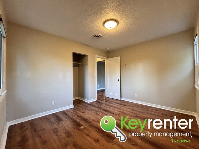 Building Photo - Charming 2 Bedroom Home for Rent in Tacoma...