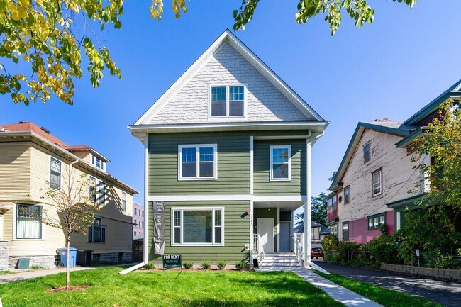 Building Photo - 2109 Aldrich Ave S