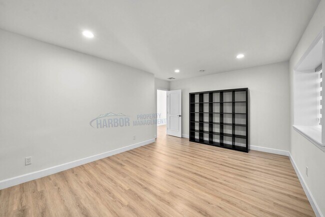 Building Photo - Palos Verdes Estates luxury home is now av...