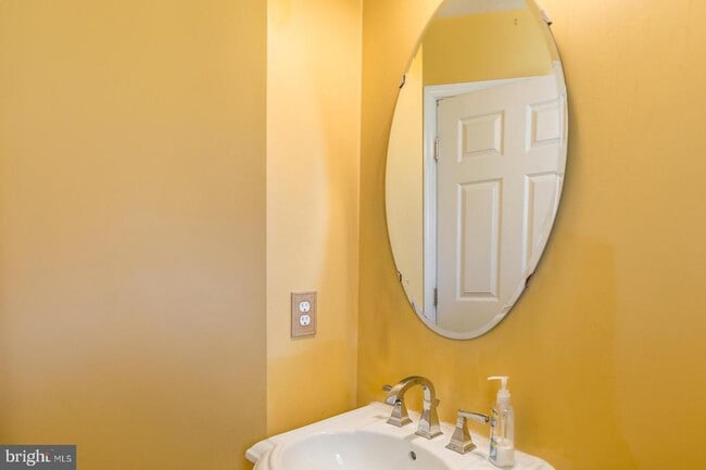 Building Photo - 16397 Topsail Ln