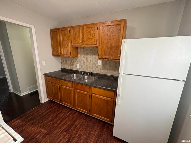 Building Photo - 2324 W Gilbert Ave