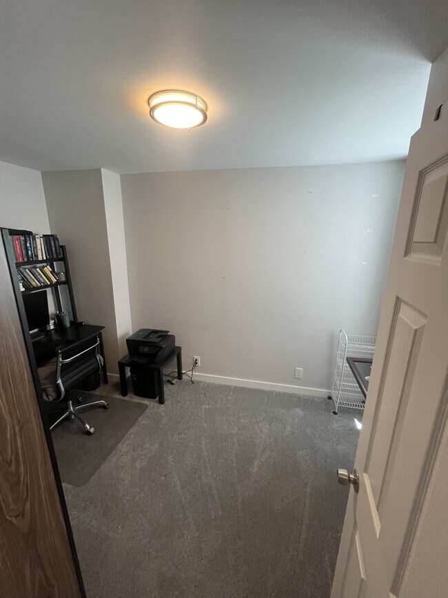 Building Photo - 220 E Liberty St