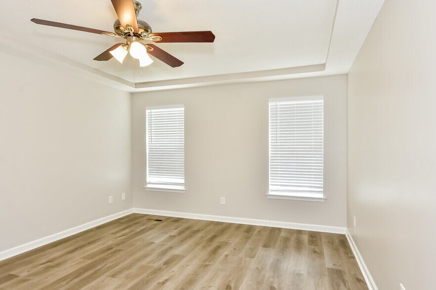 Building Photo - 441 Parrish Hill