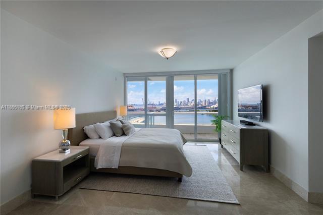 Building Photo - THE BENTLEY BAY CONDO