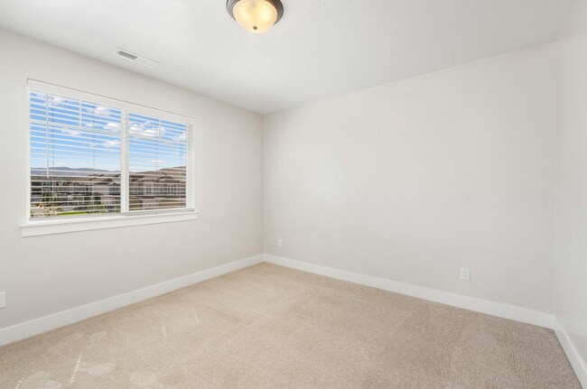 Building Photo - Pet-Friendly 3-Bedroom Rental Near Thanksgiving Point