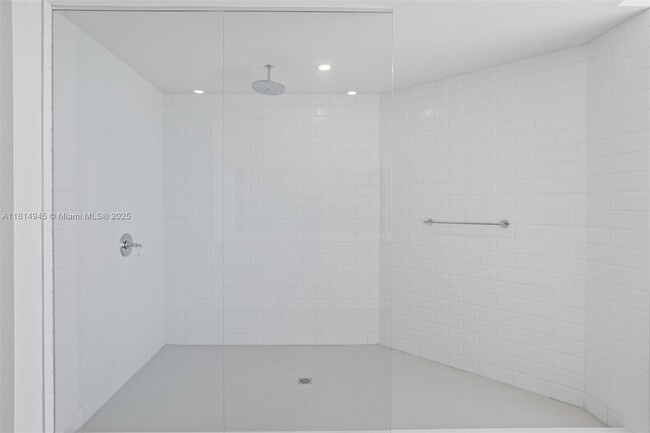 Building Photo - 555 NE 34th St