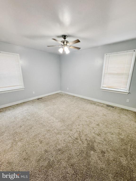 Building Photo - 6 Courtside Ln