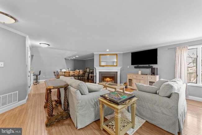 Building Photo - 42 Woodmont Dr