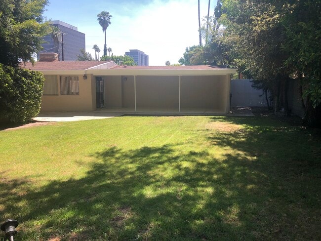 Building Photo - 4541 Collett Ave