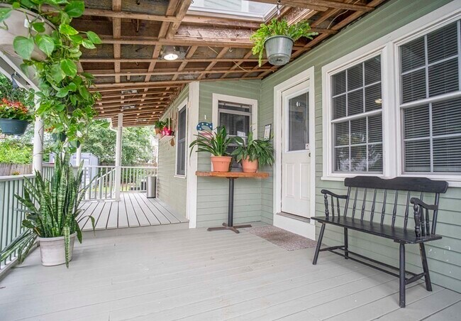 Building Photo - 17 Charles St