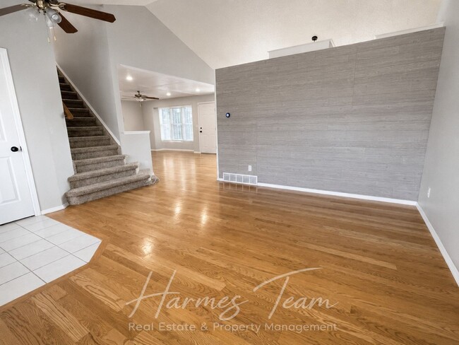 Building Photo - 5960 Grapevine Dr