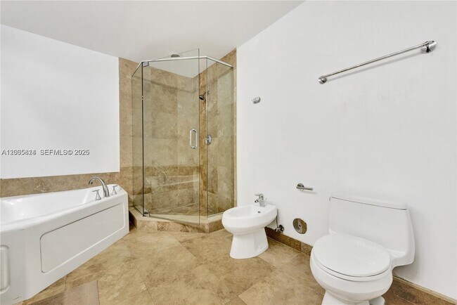 Building Photo - 3030 NE 188th St