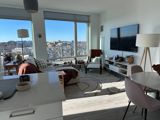 Building Photo - 125 Guest St