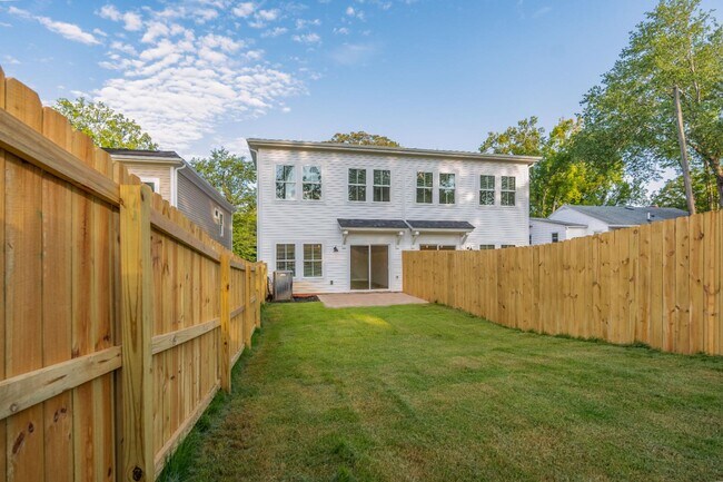 Building Photo - 124 Woodland Dr