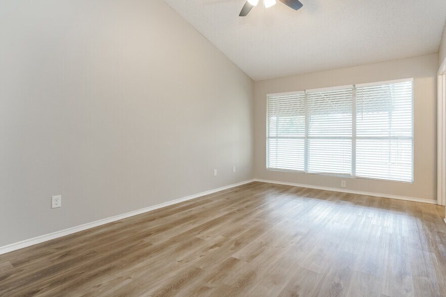 Building Photo - 4653 Feathercrest Dr