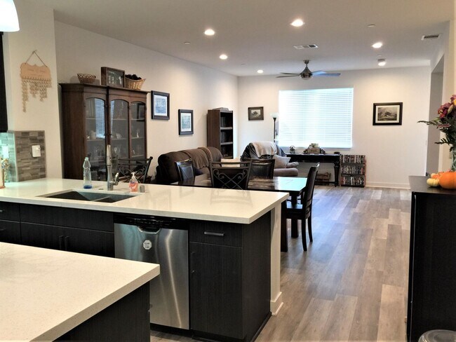 Building Photo - Completely upgraded large townhome with solar!!