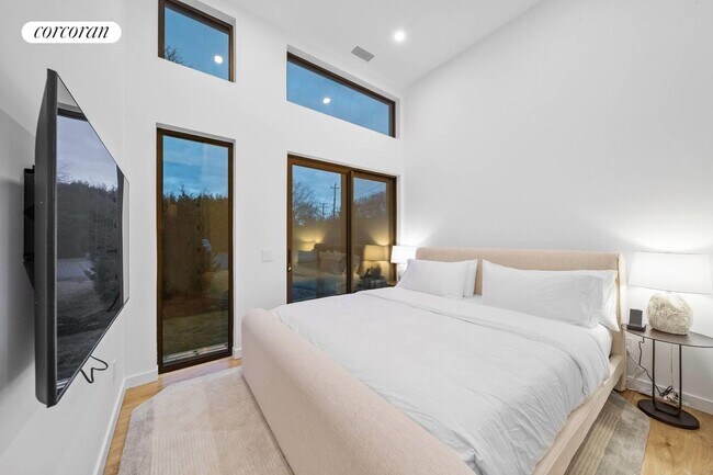 Building Photo - 21 S Edin St