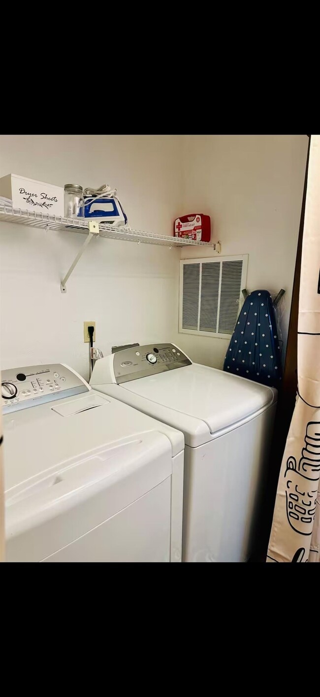 Building Photo - 1085 Ocala Rd