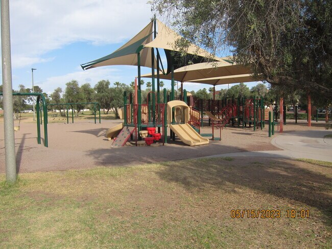 Building Photo - 3033 E Devonshire Ave