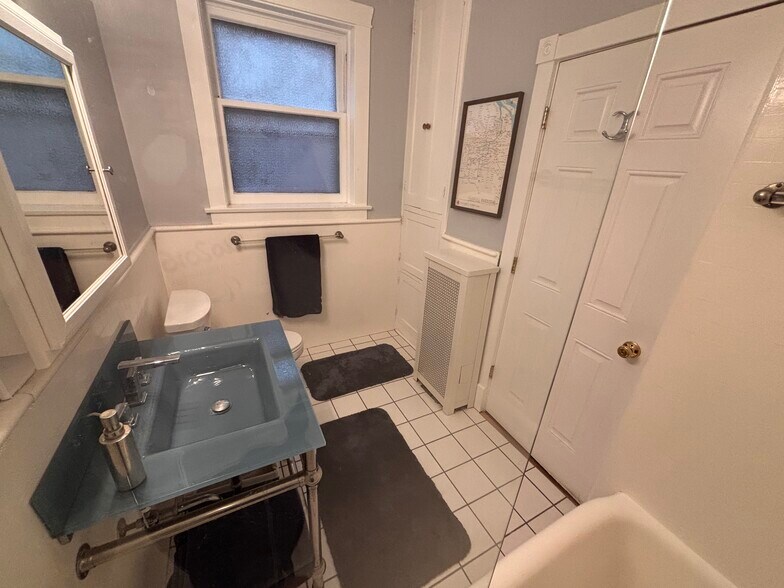 Master Bath - 642 W Bittersweet Pl