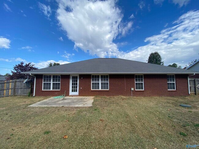 Building Photo - 208 Glen Meadows Ln