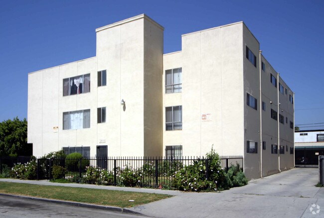 Primary Photo - 2715 S Cloverdale Ave