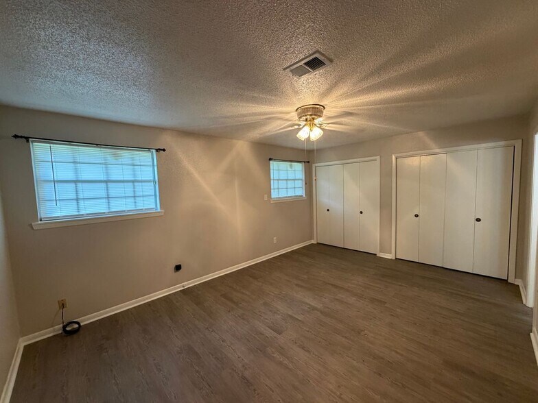 Building Photo - 417 De Armas St